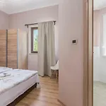 Helena Villa *